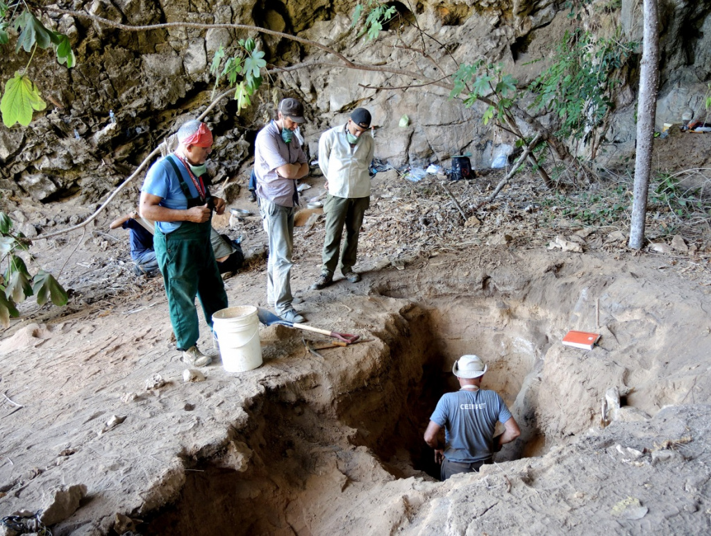 Раскопки в пещере Эль-Аброн, 2019 год. Фото Е.В. Сыромятниковой
