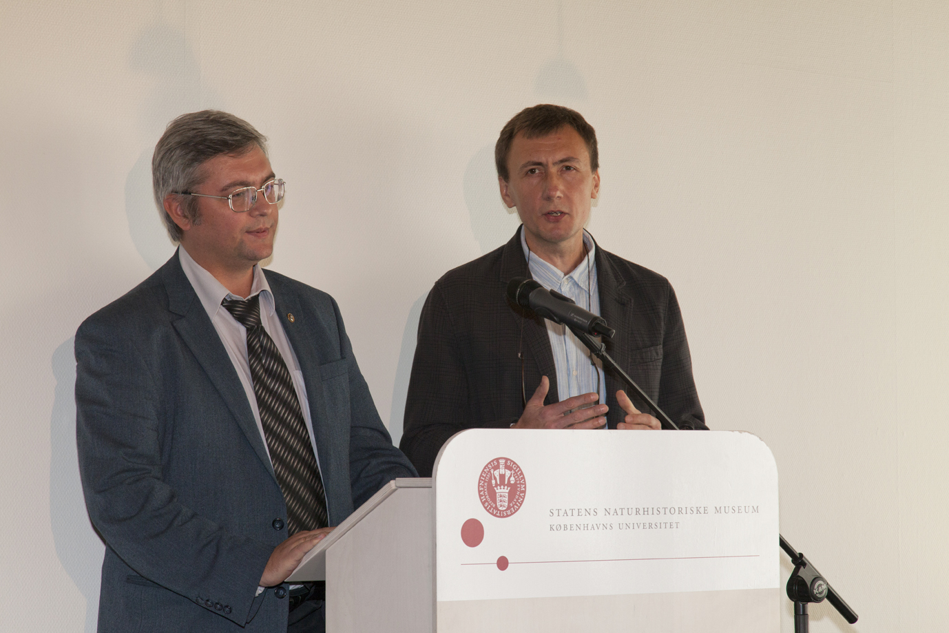 Член-корреспондент РАН Алексей Лопатин (слева) и сотрудник Музея естественной истории Алексей Солодовников. 